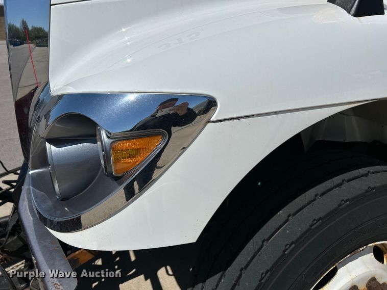 image for item EK4544 2013 International 7400 SBA dump truck