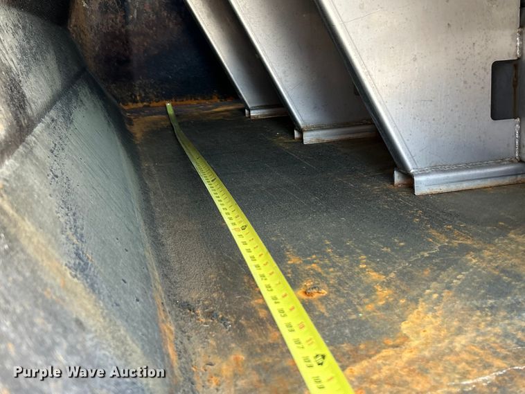 image for item EK4544 2013 International 7400 SBA dump truck