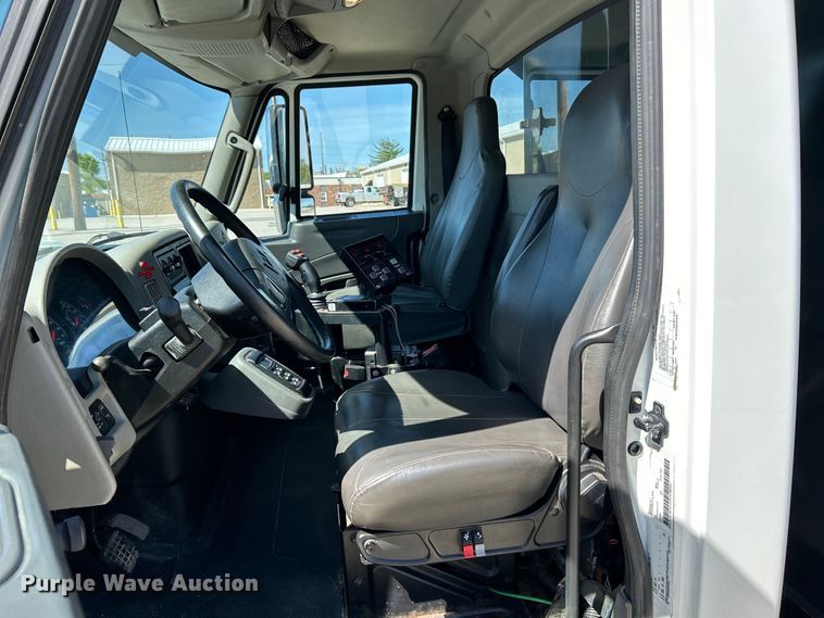 image for item EK4544 2013 International 7400 SBA dump truck