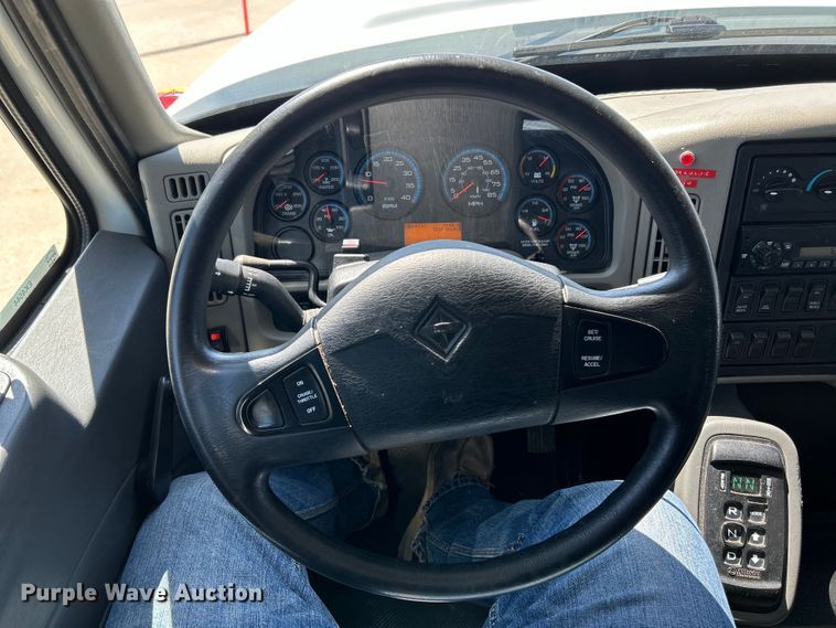 image for item EK4544 2013 International 7400 SBA dump truck