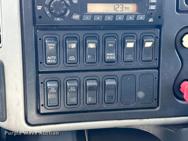 image for item EK4544 2013 International 7400 SBA dump truck