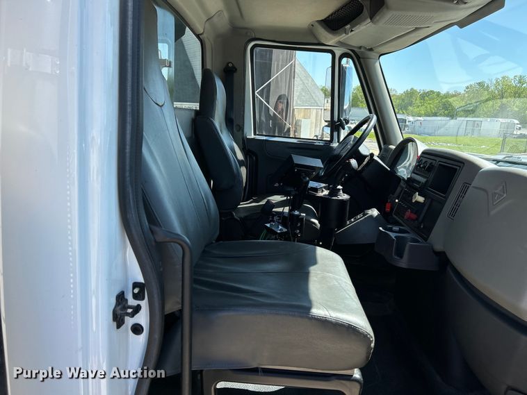 image for item EK4544 2013 International 7400 SBA dump truck