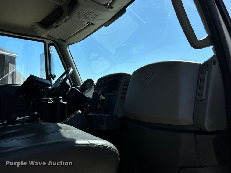 image for item EK4544 2013 International 7400 SBA dump truck