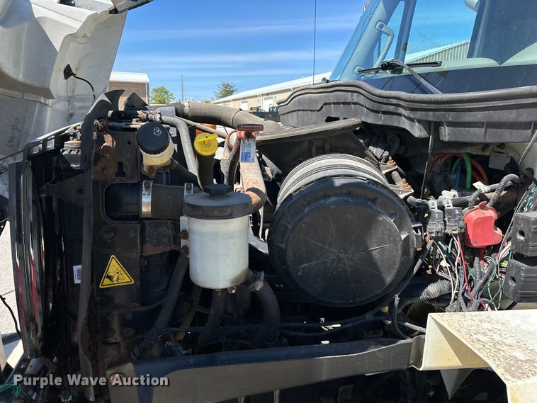 image for item EK4544 2013 International 7400 SBA dump truck