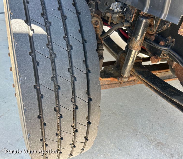 image for item EK4544 2013 International 7400 SBA dump truck