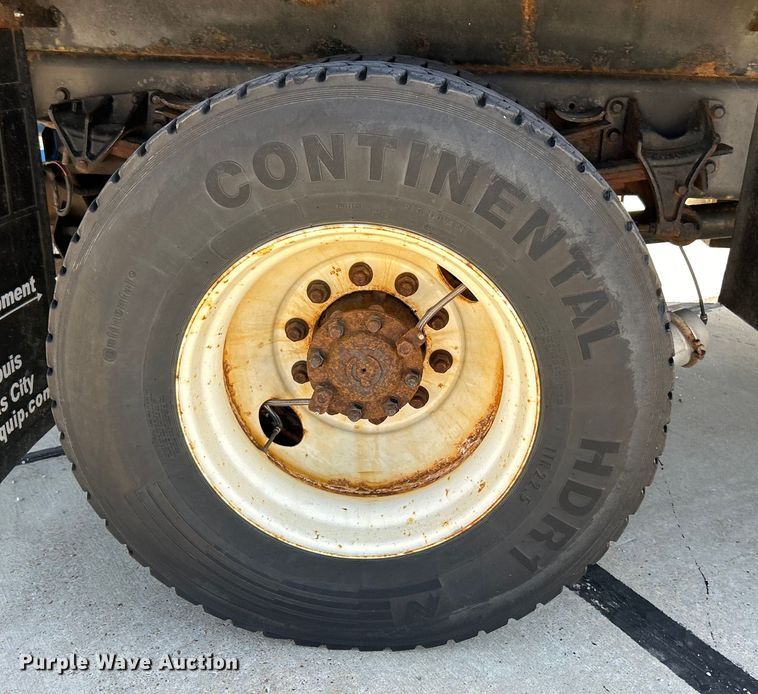 image for item EK4544 2013 International 7400 SBA dump truck