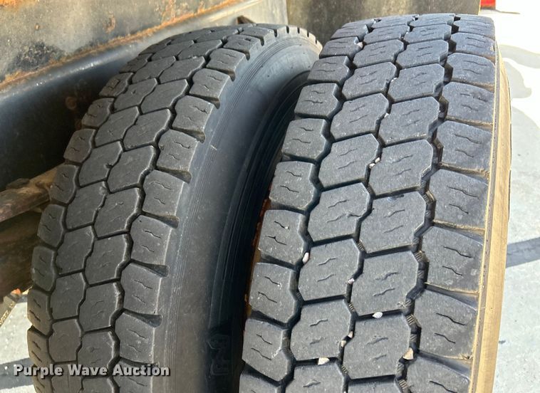 image for item EK4544 2013 International 7400 SBA dump truck