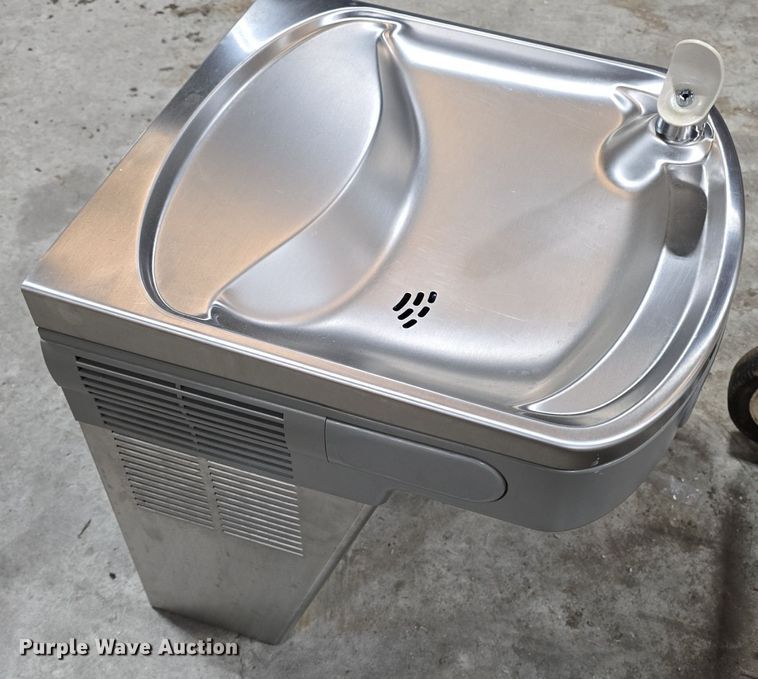 Elkay EZFS8 1F water fountain in Gardner, KS Item EK5869 for sale