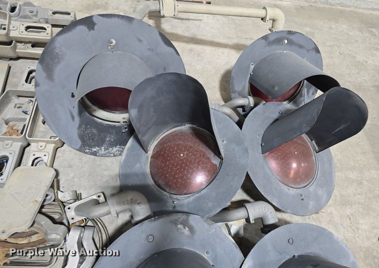 image for item EK5873 Railroad crossing lights and signs