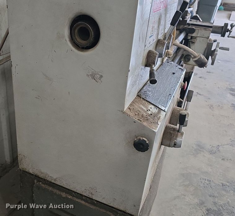 image for item EK5881 Victor 1640A metal lathe