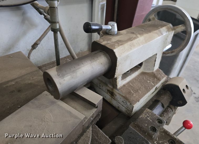 image for item EK5881 Victor 1640A metal lathe