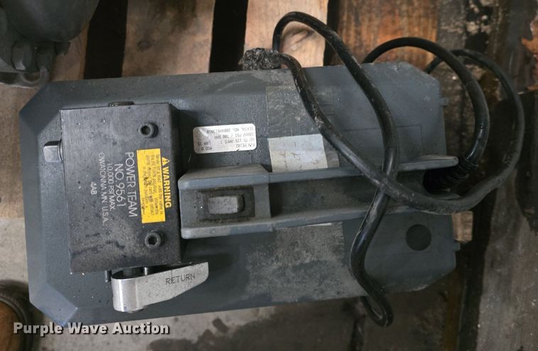 image for item EK5882 (2) Gast compressors