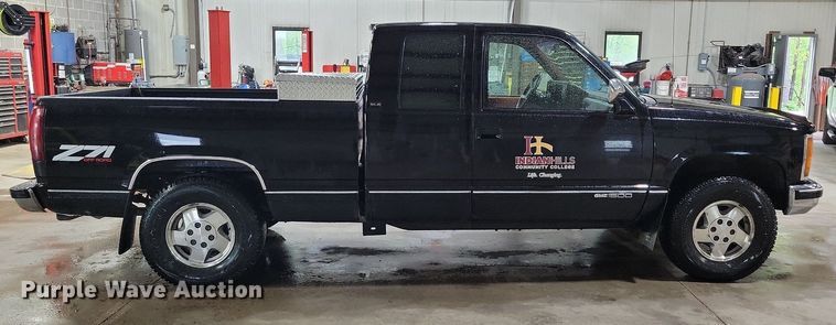 image for item KB9089 1993 GMC Sierra 1500 Club Cab pickup truck