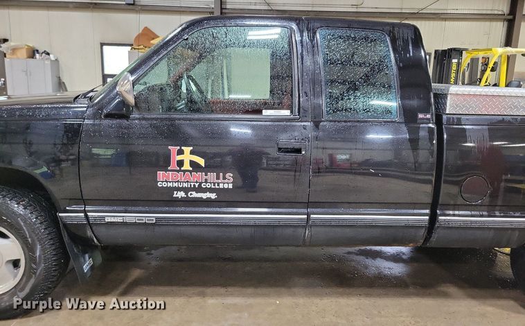 image for item KB9089 1993 GMC Sierra 1500 Club Cab pickup truck