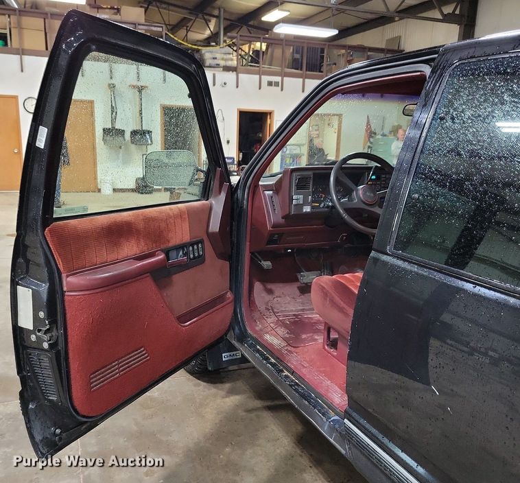 image for item KB9089 1993 GMC Sierra 1500 Club Cab pickup truck