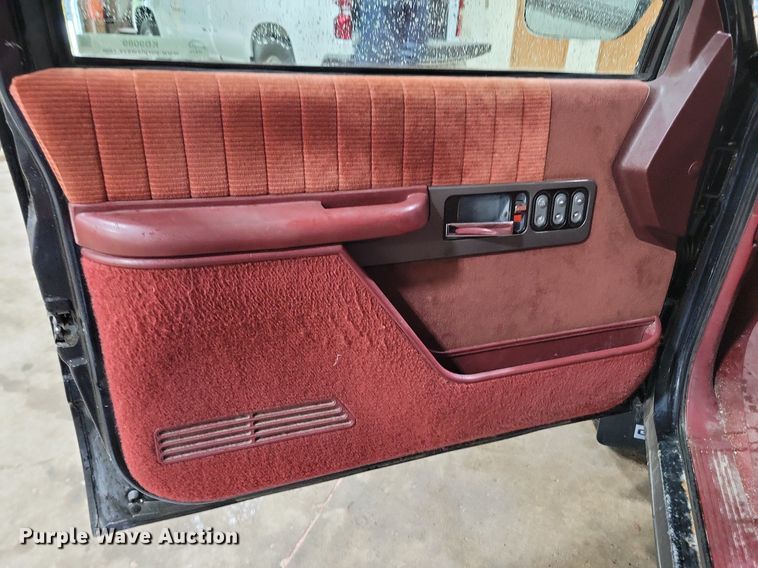 image for item KB9089 1993 GMC Sierra 1500 Club Cab pickup truck