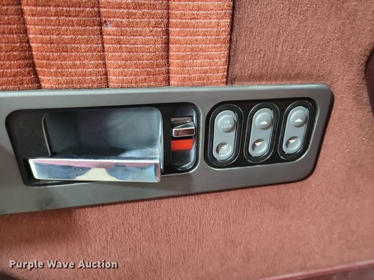 image for item KB9089 1993 GMC Sierra 1500 Club Cab pickup truck