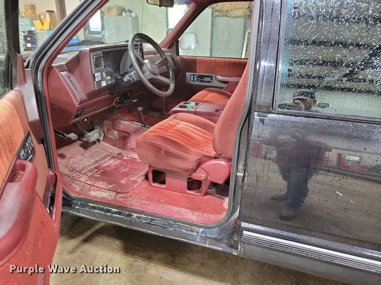 image for item KB9089 1993 GMC Sierra 1500 Club Cab pickup truck