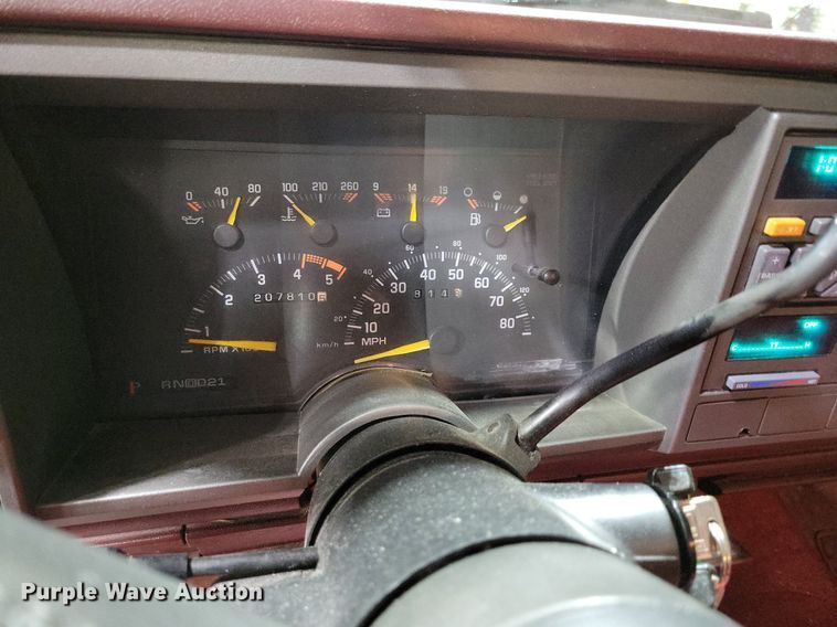 image for item KB9089 1993 GMC Sierra 1500 Club Cab pickup truck