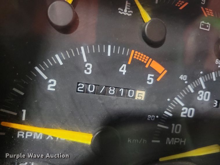 image for item KB9089 1993 GMC Sierra 1500 Club Cab pickup truck