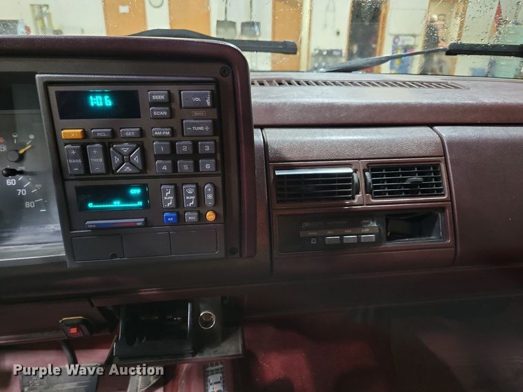 image for item KB9089 1993 GMC Sierra 1500 Club Cab pickup truck