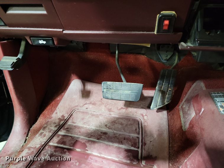 image for item KB9089 1993 GMC Sierra 1500 Club Cab pickup truck