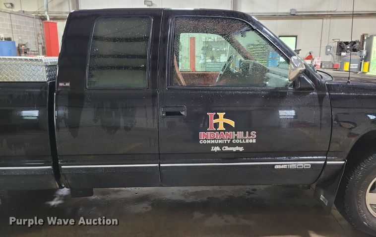 image for item KB9089 1993 GMC Sierra 1500 Club Cab pickup truck