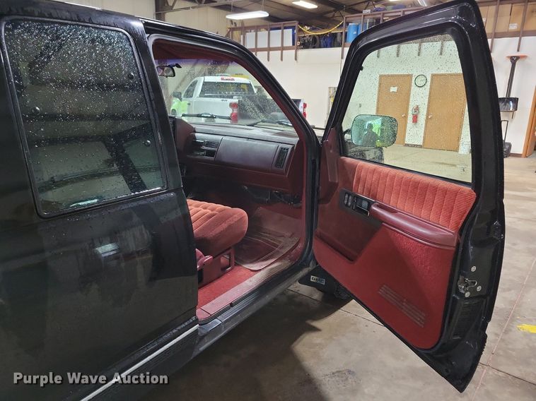 image for item KB9089 1993 GMC Sierra 1500 Club Cab pickup truck