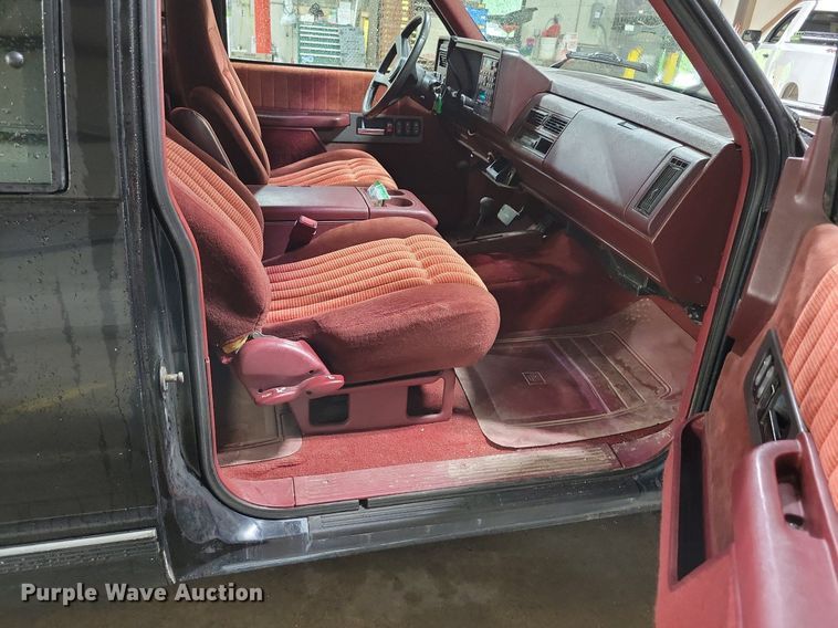 image for item KB9089 1993 GMC Sierra 1500 Club Cab pickup truck