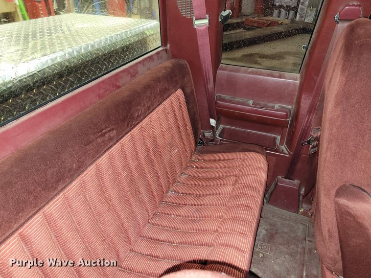 image for item KB9089 1993 GMC Sierra 1500 Club Cab pickup truck