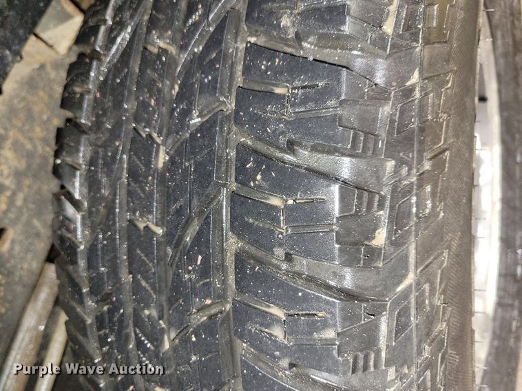 image for item KB9089 1993 GMC Sierra 1500 Club Cab pickup truck