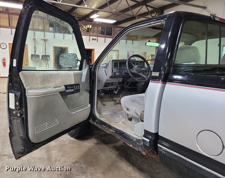 image for item KB9092 1994 Chevrolet  C1500 pickup truck