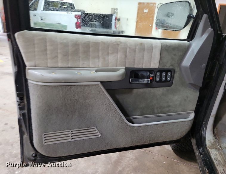 image for item KB9092 1994 Chevrolet  C1500 pickup truck