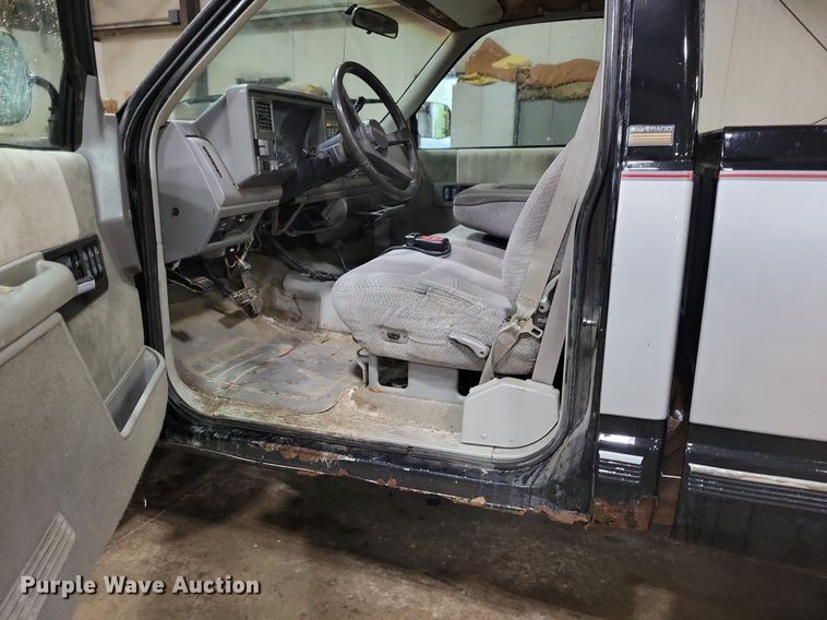 image for item KB9092 1994 Chevrolet  C1500 pickup truck