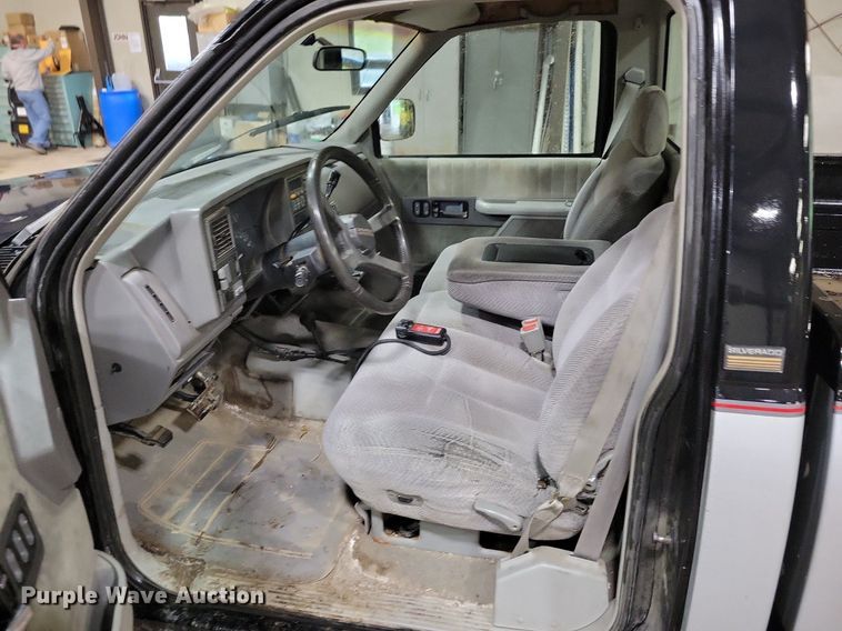 image for item KB9092 1994 Chevrolet  C1500 pickup truck