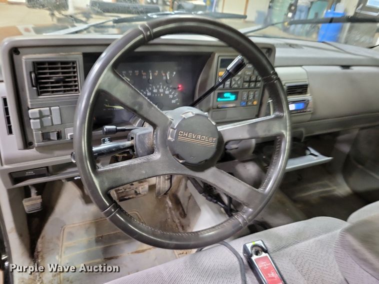 image for item KB9092 1994 Chevrolet  C1500 pickup truck