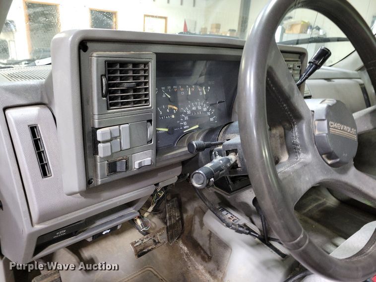 image for item KB9092 1994 Chevrolet  C1500 pickup truck