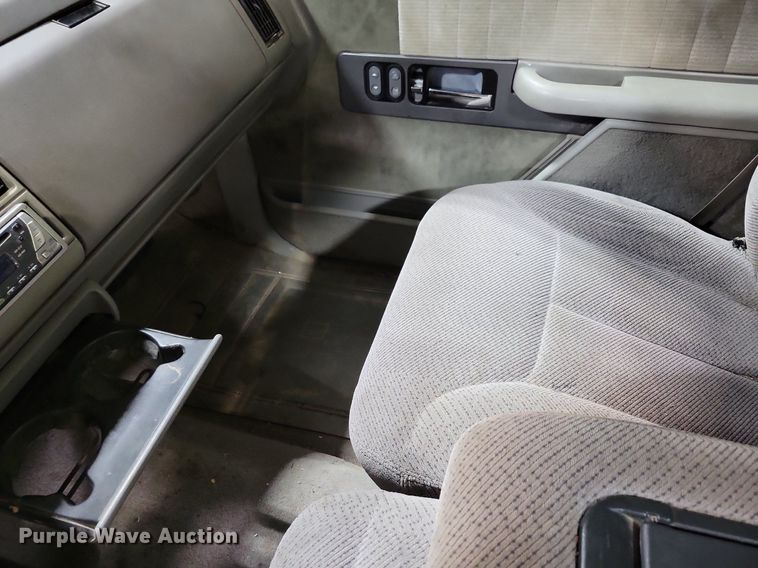 image for item KB9092 1994 Chevrolet  C1500 pickup truck