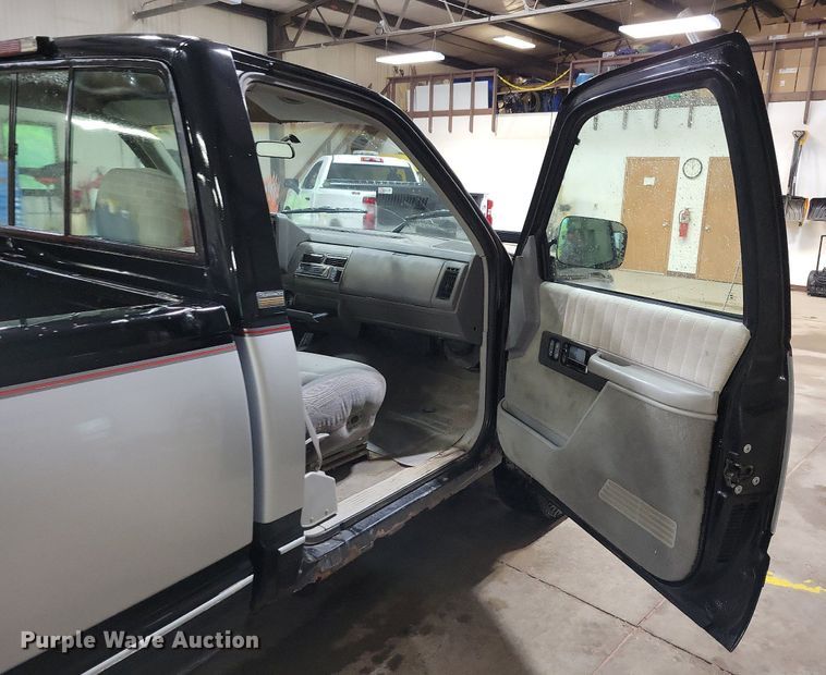 image for item KB9092 1994 Chevrolet  C1500 pickup truck