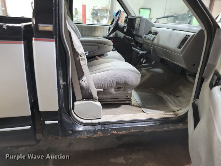 image for item KB9092 1994 Chevrolet  C1500 pickup truck