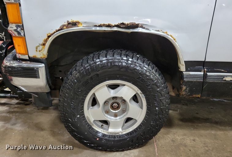 image for item KB9092 1994 Chevrolet  C1500 pickup truck