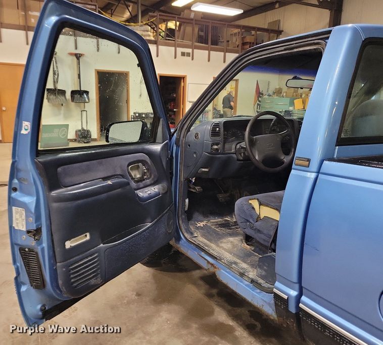 image for item KB9093 1996 Chevrolet  C2500 pickup truck