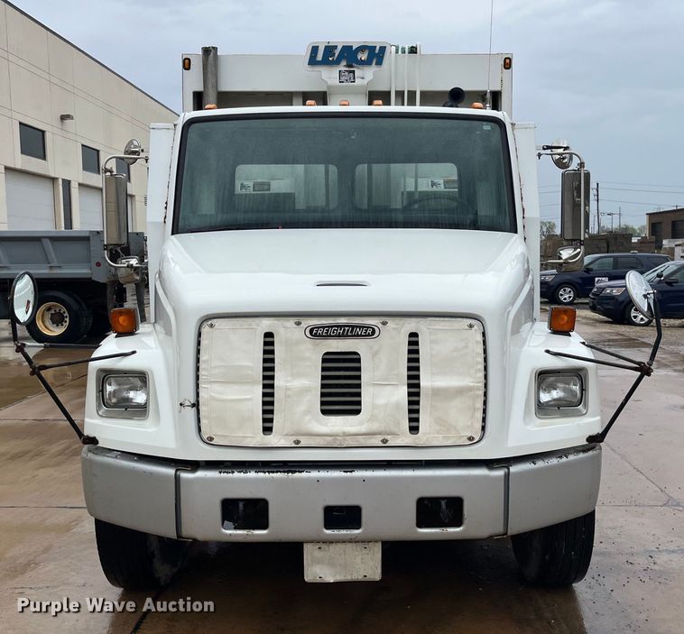 image for item LD9450 1998 Freightliner FL70 refuse truck