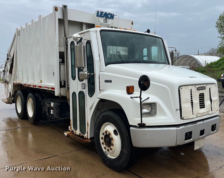 image for item LD9450 1998 Freightliner FL70 refuse truck