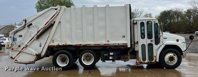 image for item LD9450 1998 Freightliner FL70 refuse truck