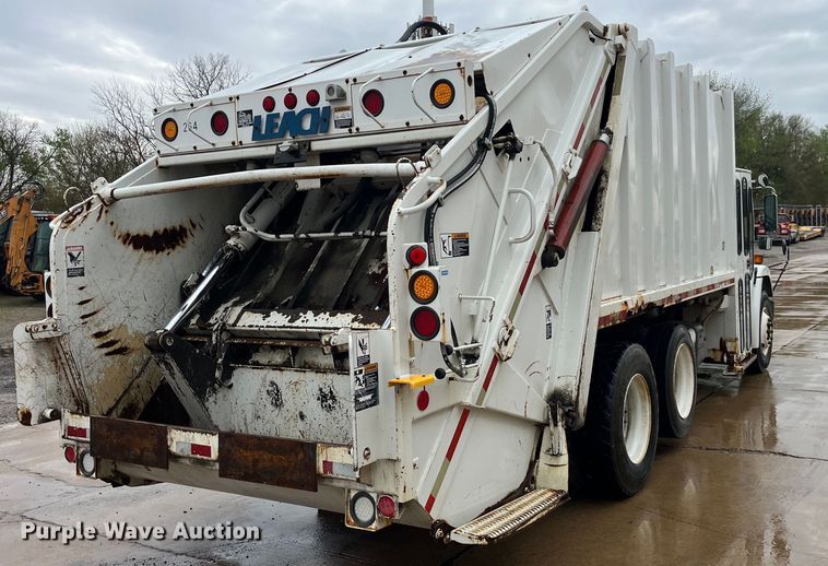 image for item LD9450 1998 Freightliner FL70 refuse truck