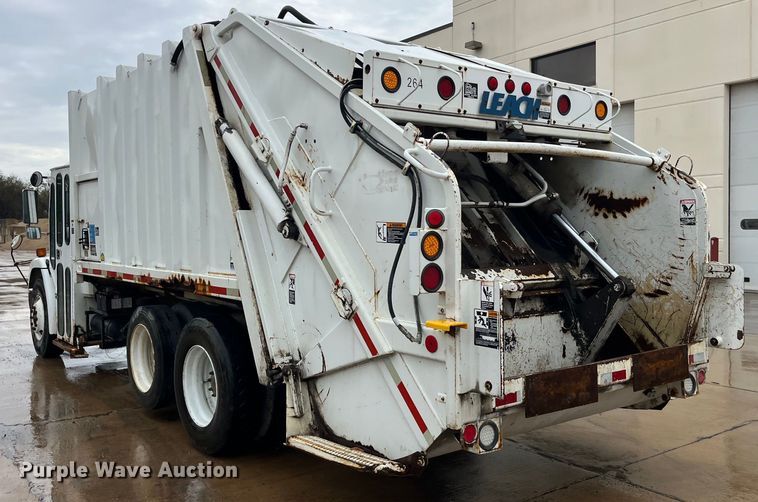 image for item LD9450 1998 Freightliner FL70 refuse truck