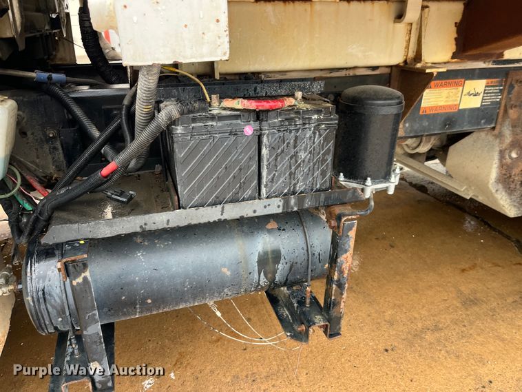 image for item LD9450 1998 Freightliner FL70 refuse truck