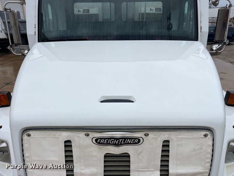 image for item LD9450 1998 Freightliner FL70 refuse truck