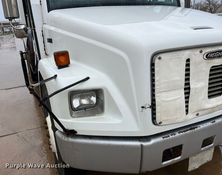image for item LD9450 1998 Freightliner FL70 refuse truck